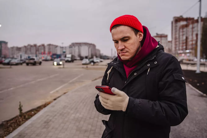 قطع 24 ساعته اینترنت موبایل به بهانه مقابله با ریزپرندهها در روسیه title image of blog